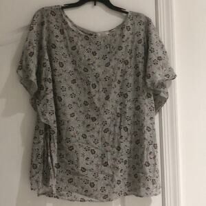 Fat face floral top 12 nwot with white black